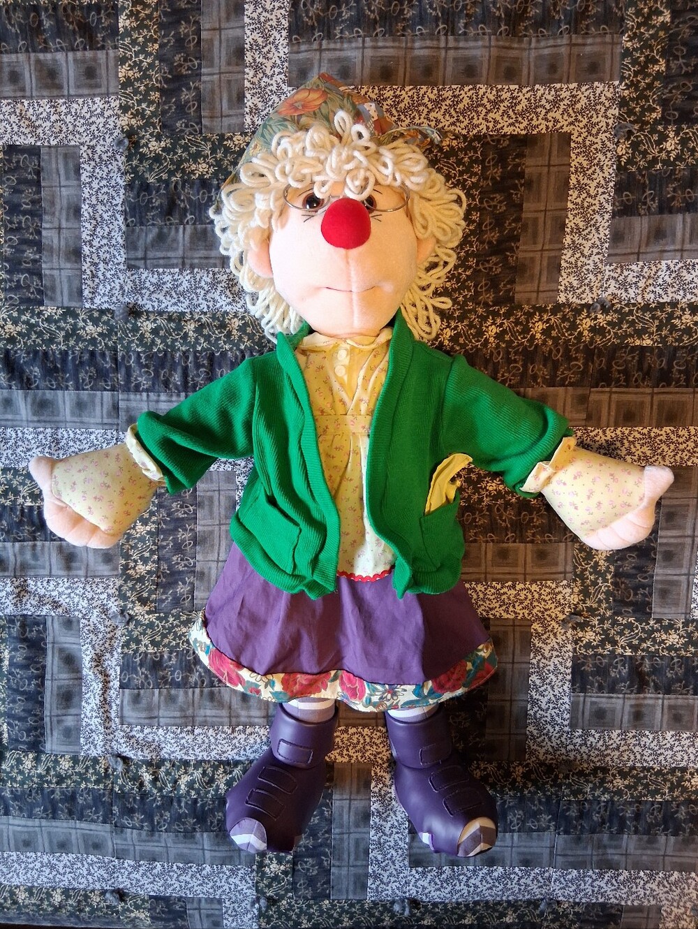 VTG 2002 Commonwealth Toys Big Comfy Couch 22" Granny Garbanzo Clown Plush Doll